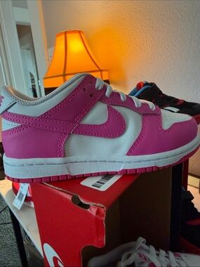 Kids Low-Top Pink and White Sneakers - Nike Style